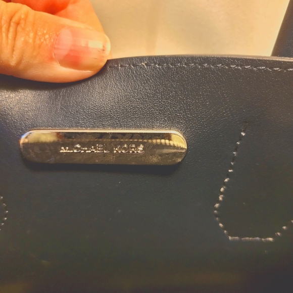 Michael Kors Small Leather crossbody bag - Picture 5 of 8